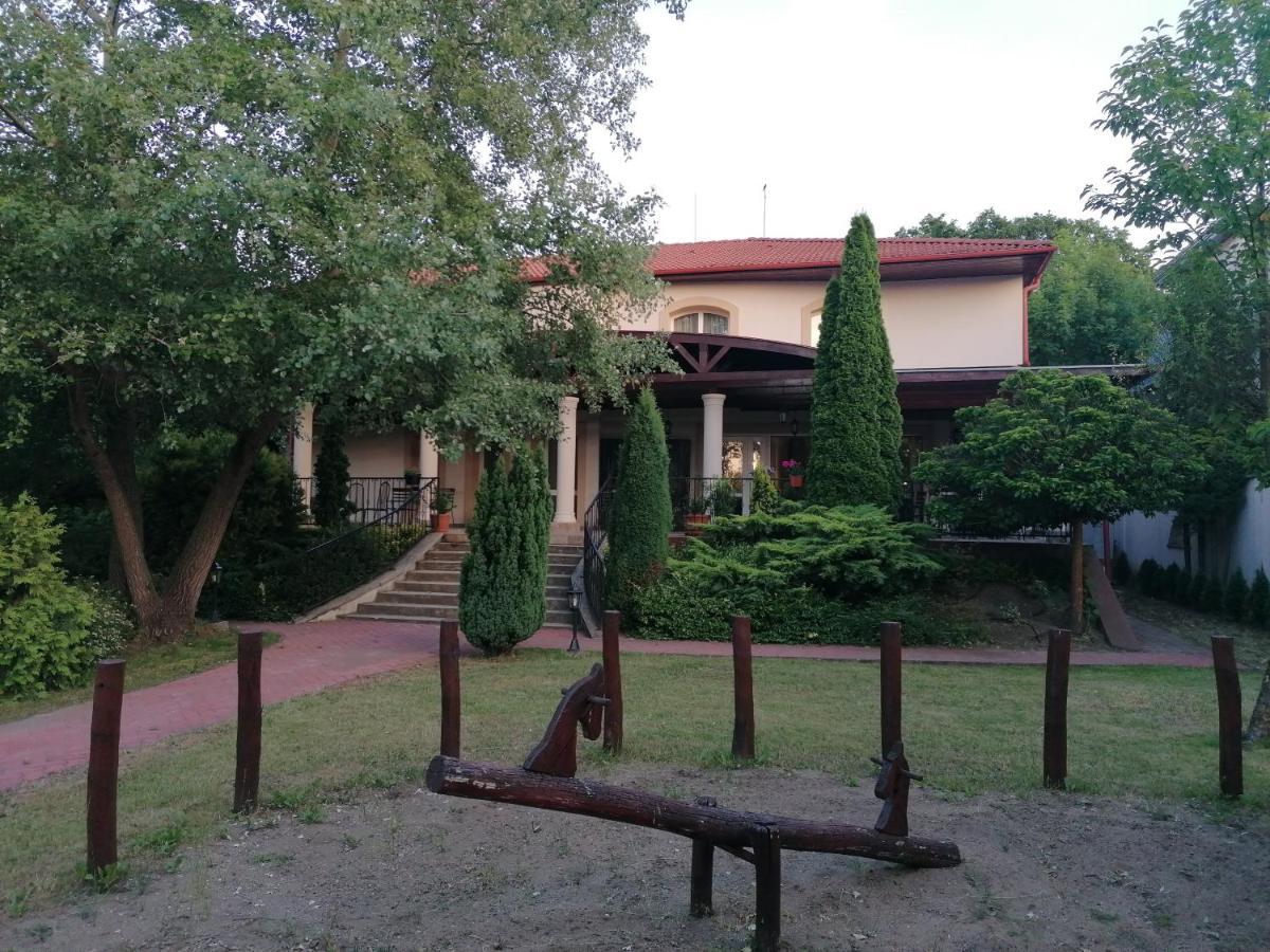 Staff Guest House Nyíregyháza Esterno foto